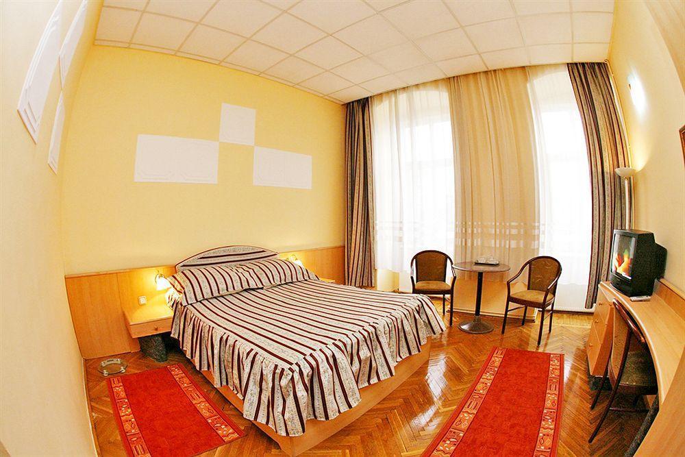 Hotel Melody Central Cluj-Napoca Ngoại thất bức ảnh